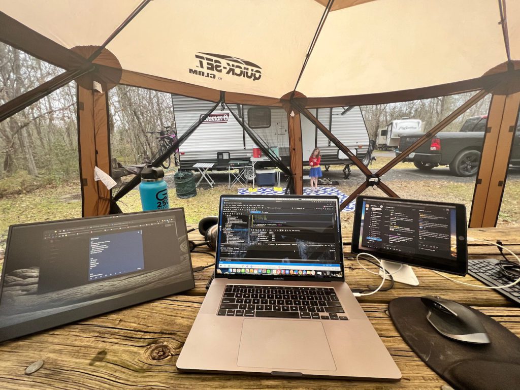 Mobile outdoor office